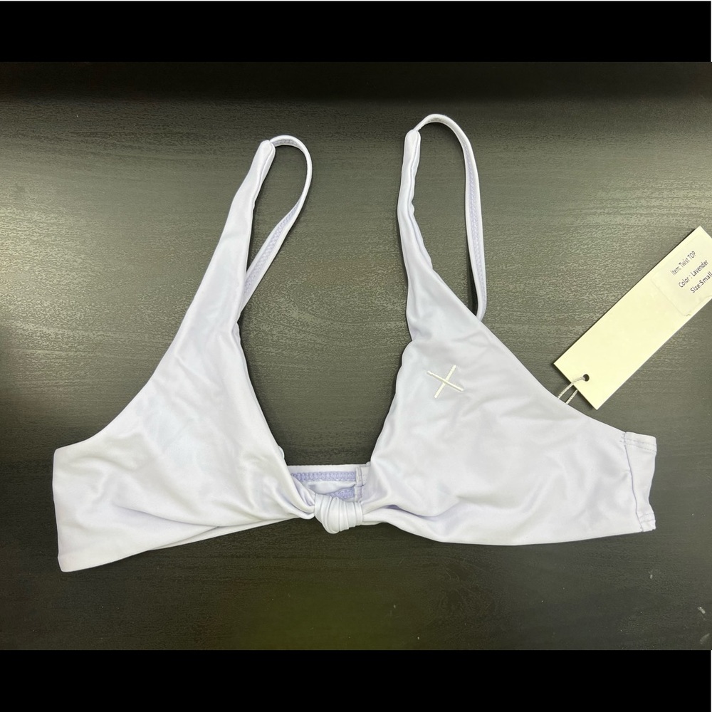 The twist top from Boutine LA in the color lavender and a size small.